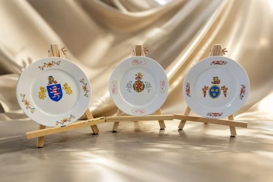 “东方龙与西方狮”——中西纹章设计工坊